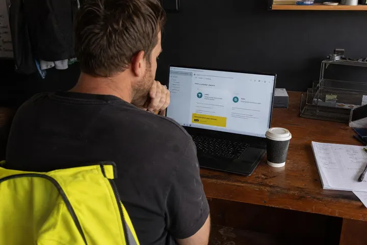Meta Ads Lead Form vs Landing Page: Which Gets Better Leads for Australian Tradies?