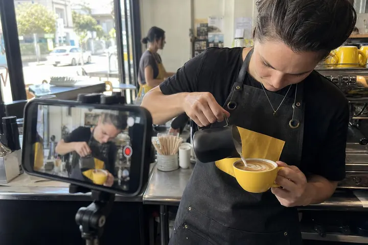 Hospitality Social Media Marketing: Proven Tactics for Australian Cafes, Hotels & Venues